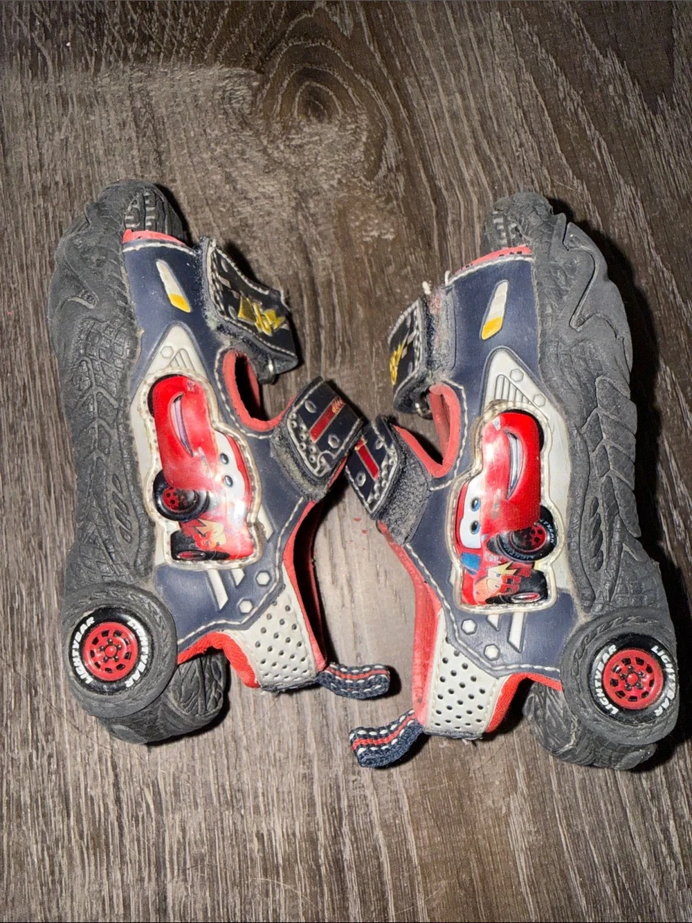 Kids Navy and Red Light-Up Sandal Velcro strap size 5.5 toddler Disney Cars
